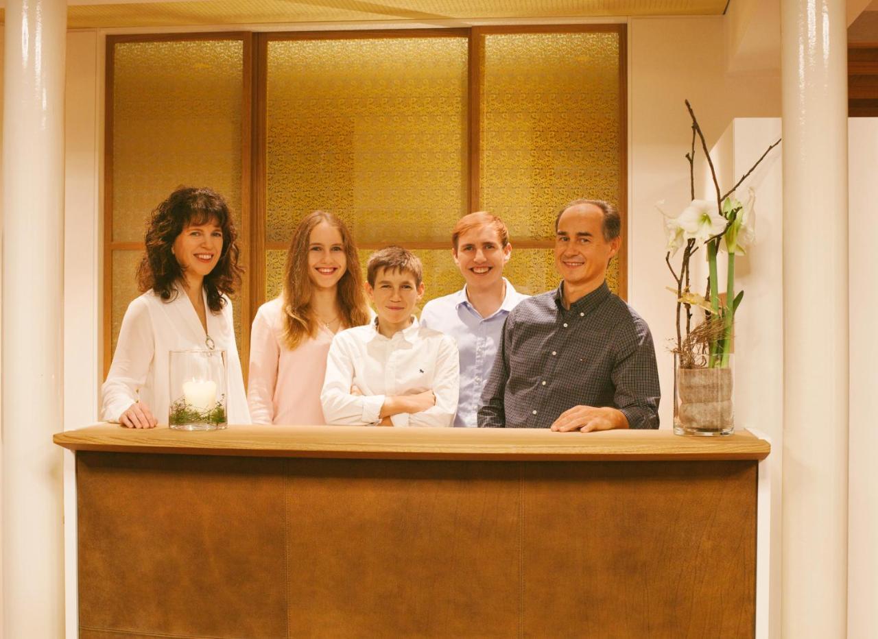 Hotel Gasthof Kreuz Sonntag Екстер'єр фото